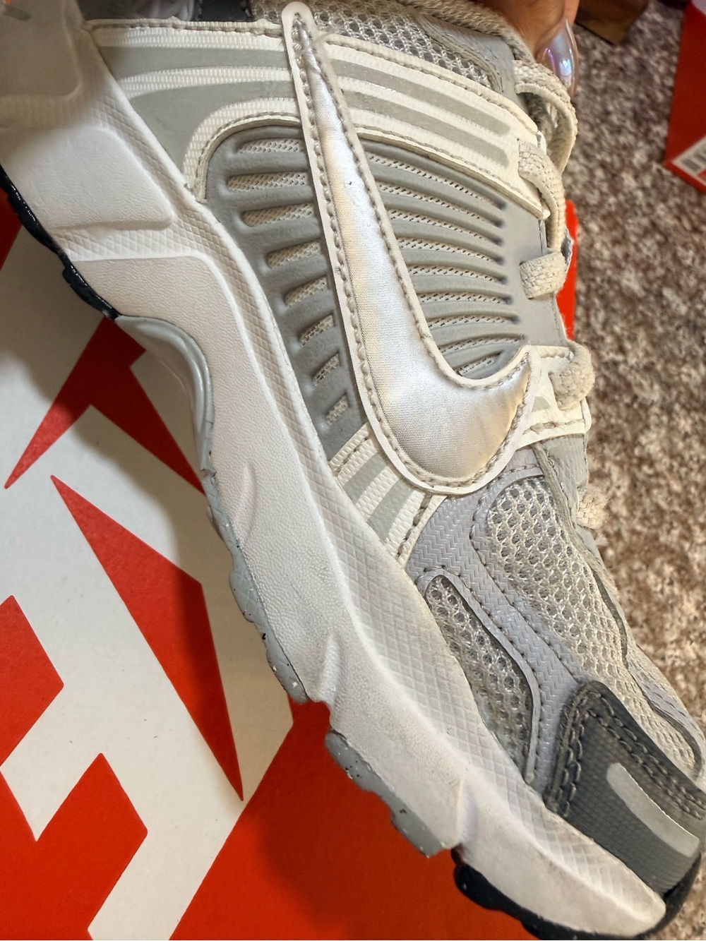 Nike Kids Iron Grey/Chrome Vomero 5 (PS) - Picture 9 of 13